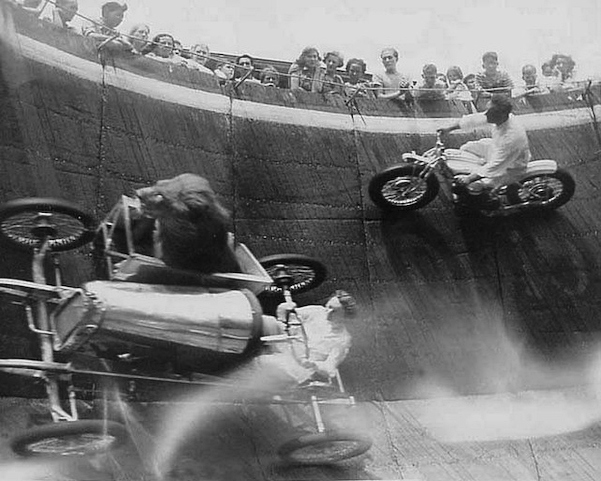 Wall Of Death - Lion Sidecar